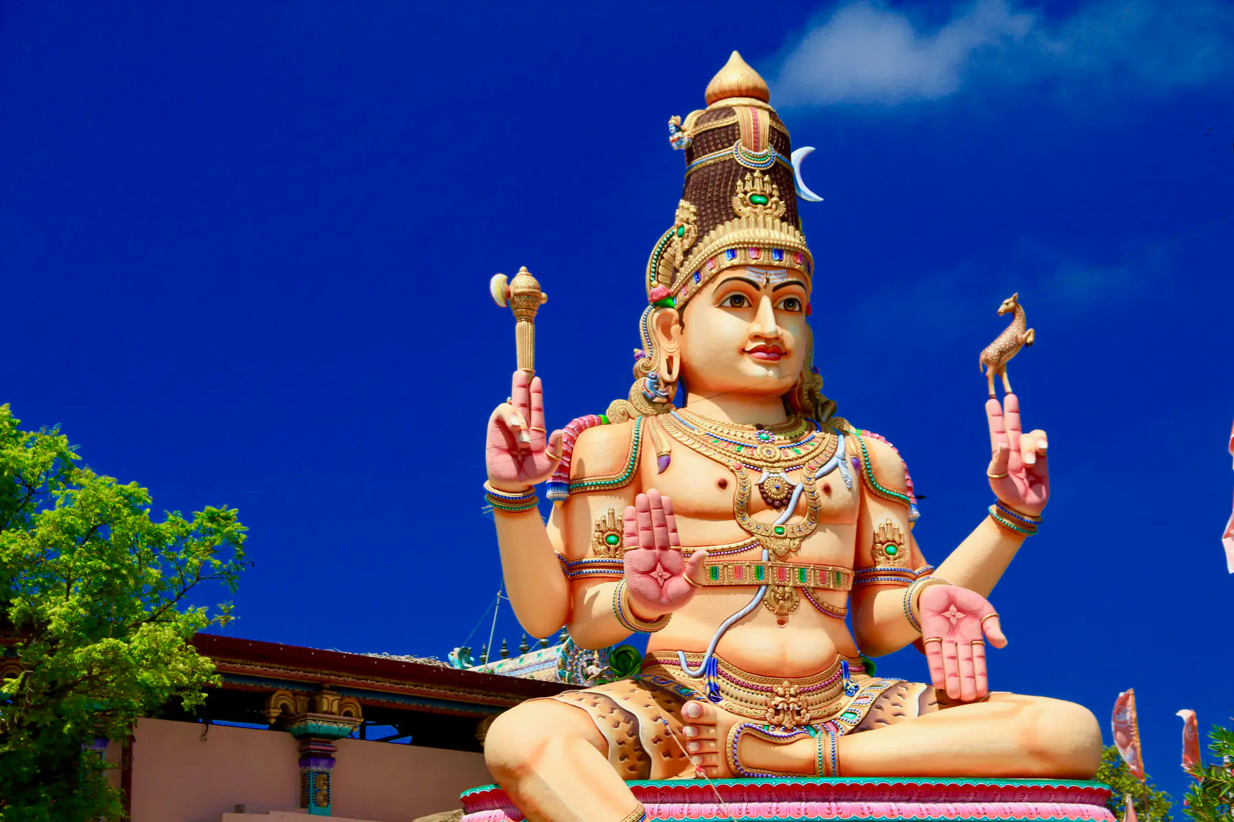 The painted Shiva statue at Koneswaram temple, Trincomalee.